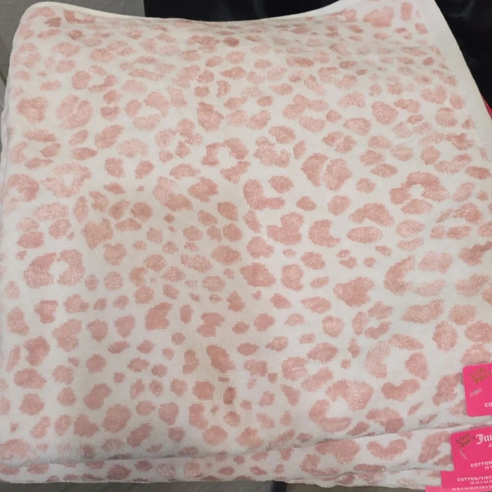 Juicy Couture Home Pink Leopard Print Bath Towel Set